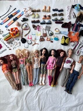 Mattel Barbie My Scene 1999 Doll & Accessories Lot